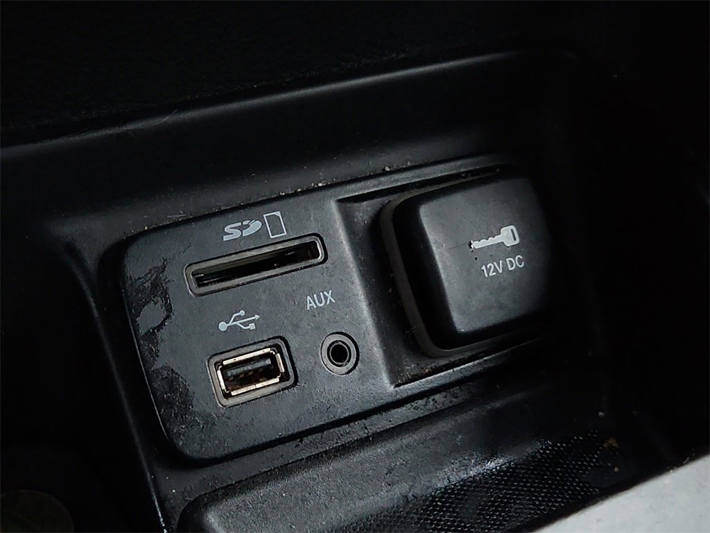 Used 2015 Jeep Cherokee Sport image 28