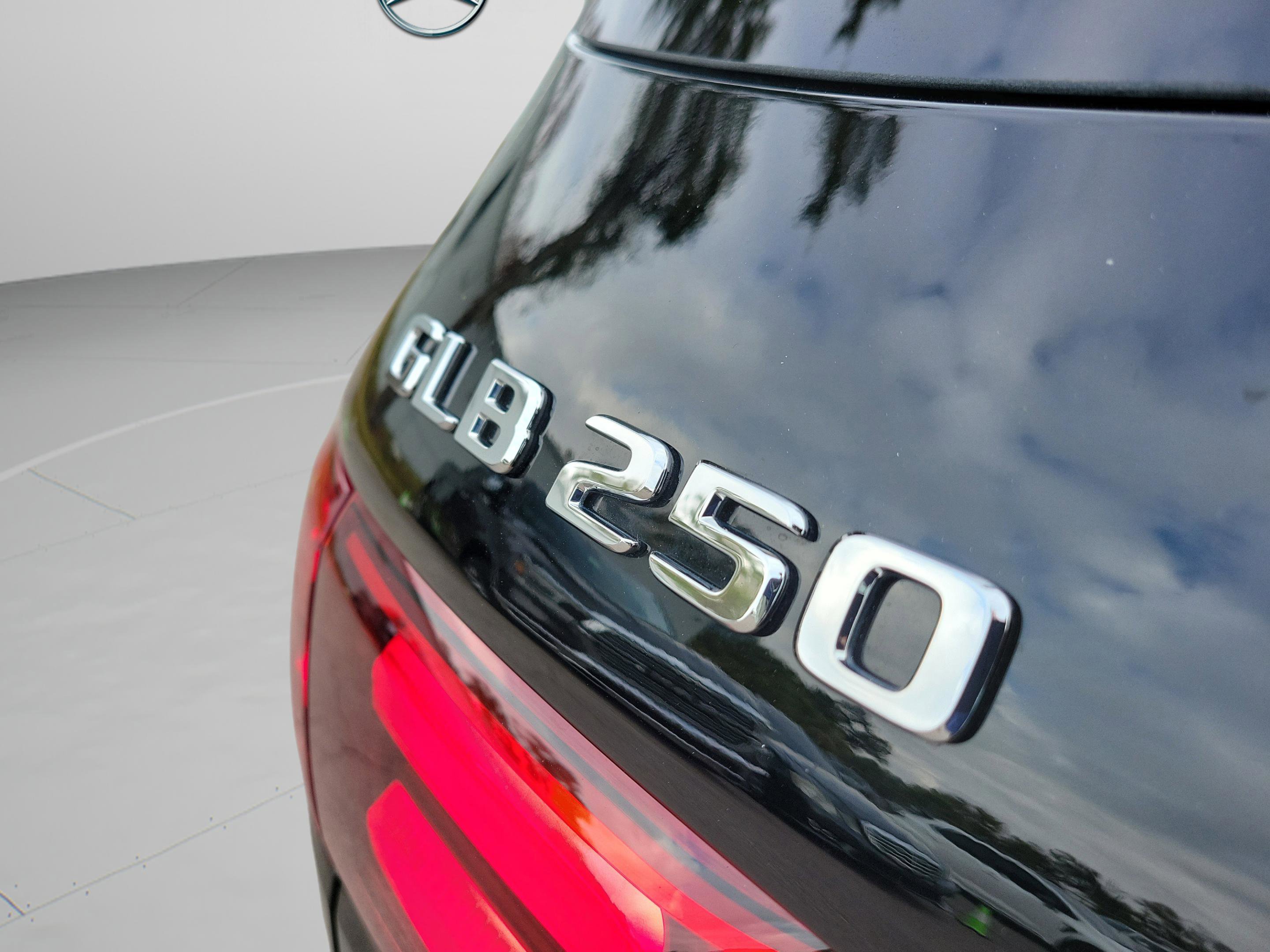 Certified 2025 Mercedes-Benz GLB 250 image 6
