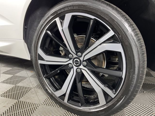 Used 2023 Volvo XC60 B5 Ultimate w/ Climate Package image 13