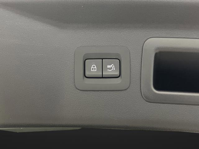 Used 2025 MAZDA CX-70 Plug-In Hybrid w/ Premium Pkg image 16