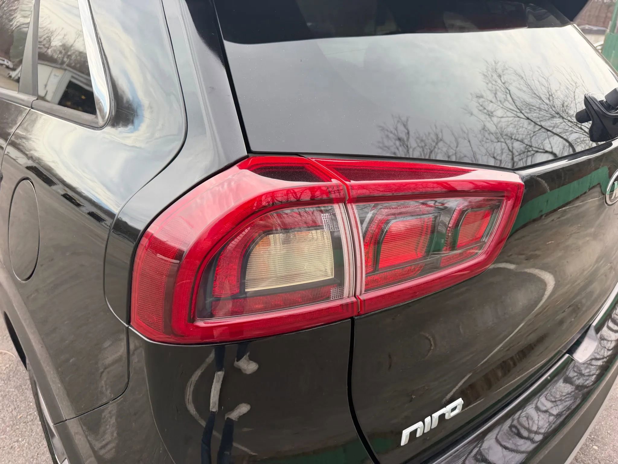 Used 2019 Kia Niro EX image 11