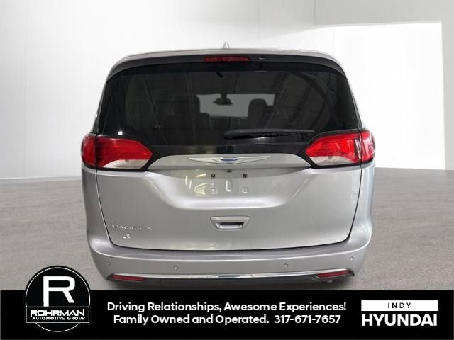 Used 2018 Chrysler Pacifica Touring-L image 9