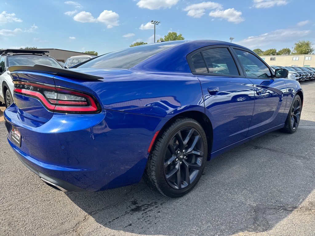 Used 2020 Dodge Charger SXT w/ Blacktop Package RWD image 5