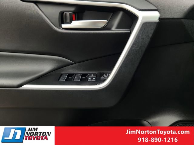 Used 2025 Toyota RAV4 XLE w/ Convenience Package FWD image 25