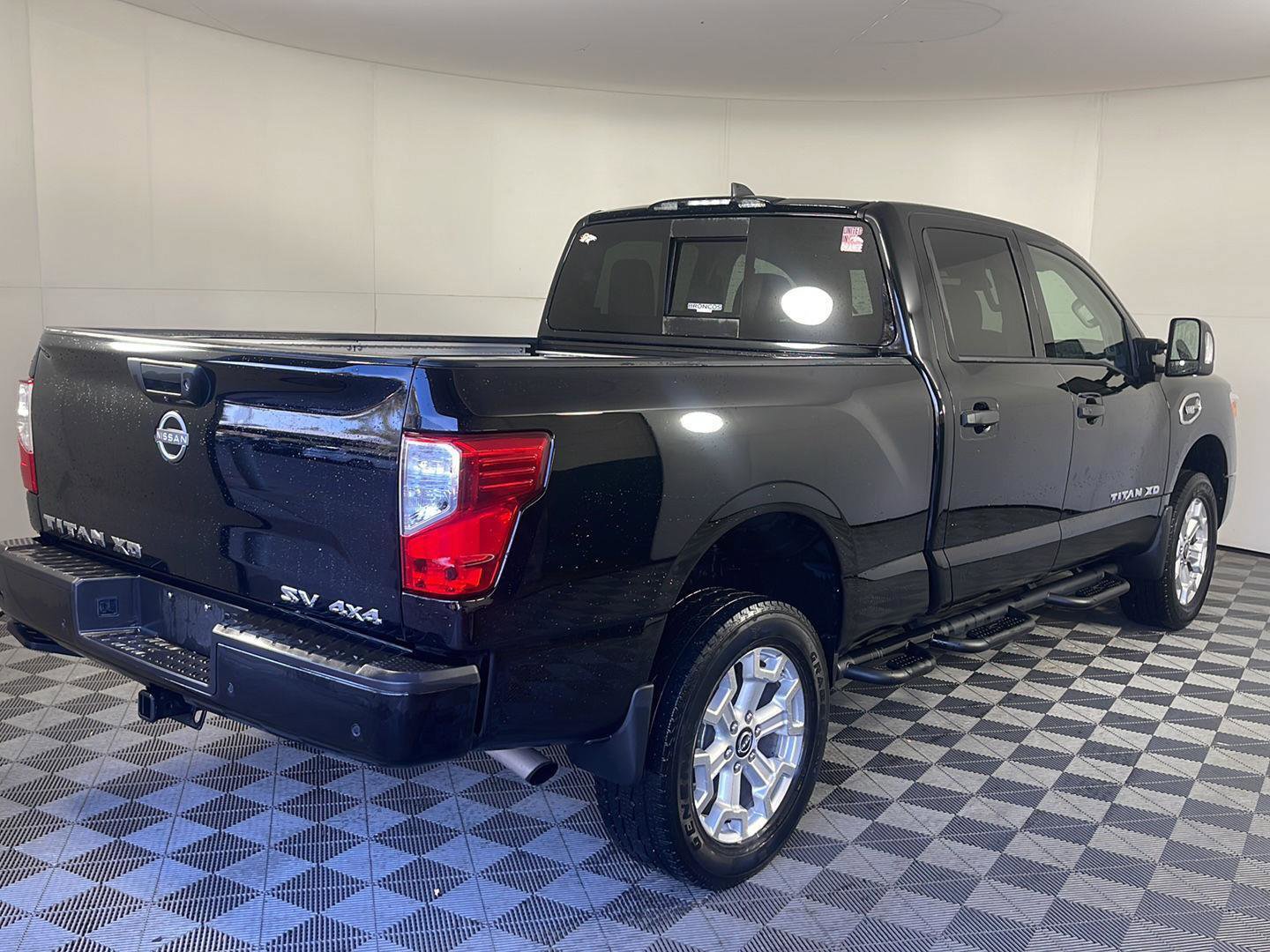 Used 2024 Nissan Titan SV w/ SV Convenience Package image 5