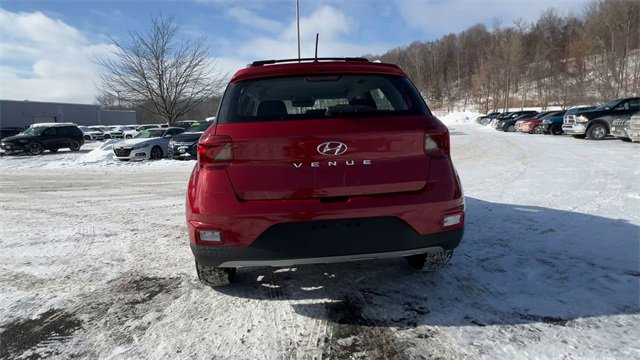Used 2023 Hyundai Venue Limited image 7