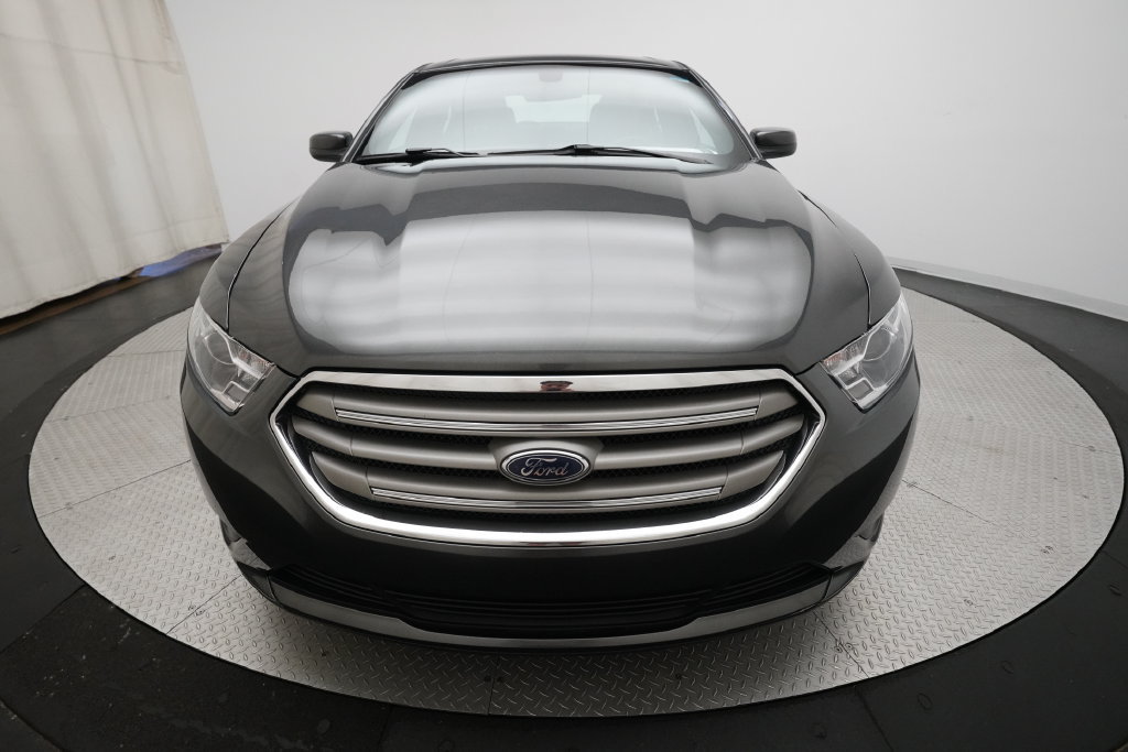 Used 2018 Ford Taurus SEL FWD image 11