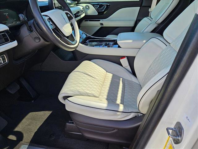 Used 2022 Lincoln Aviator Black Label w/ Class IV Trailer Tow Package image 15