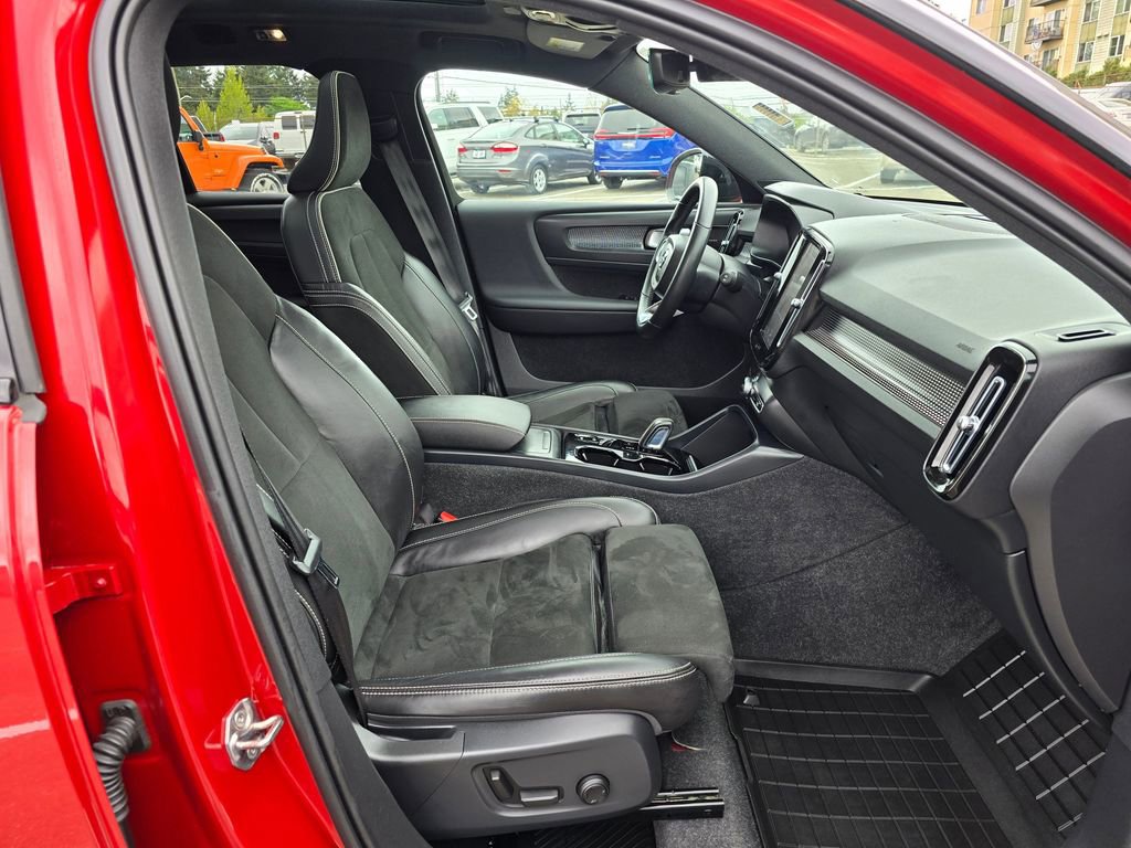 Used 2022 Volvo XC40 T5 R-Design w/ Advanced Package AWD/4WD image 12