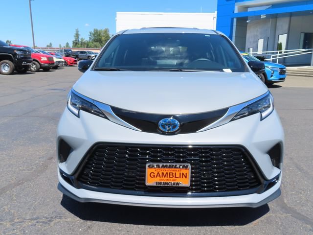 Used 2024 Toyota Sienna XSE w/ XSE Premium Package AWD/4WD image 2