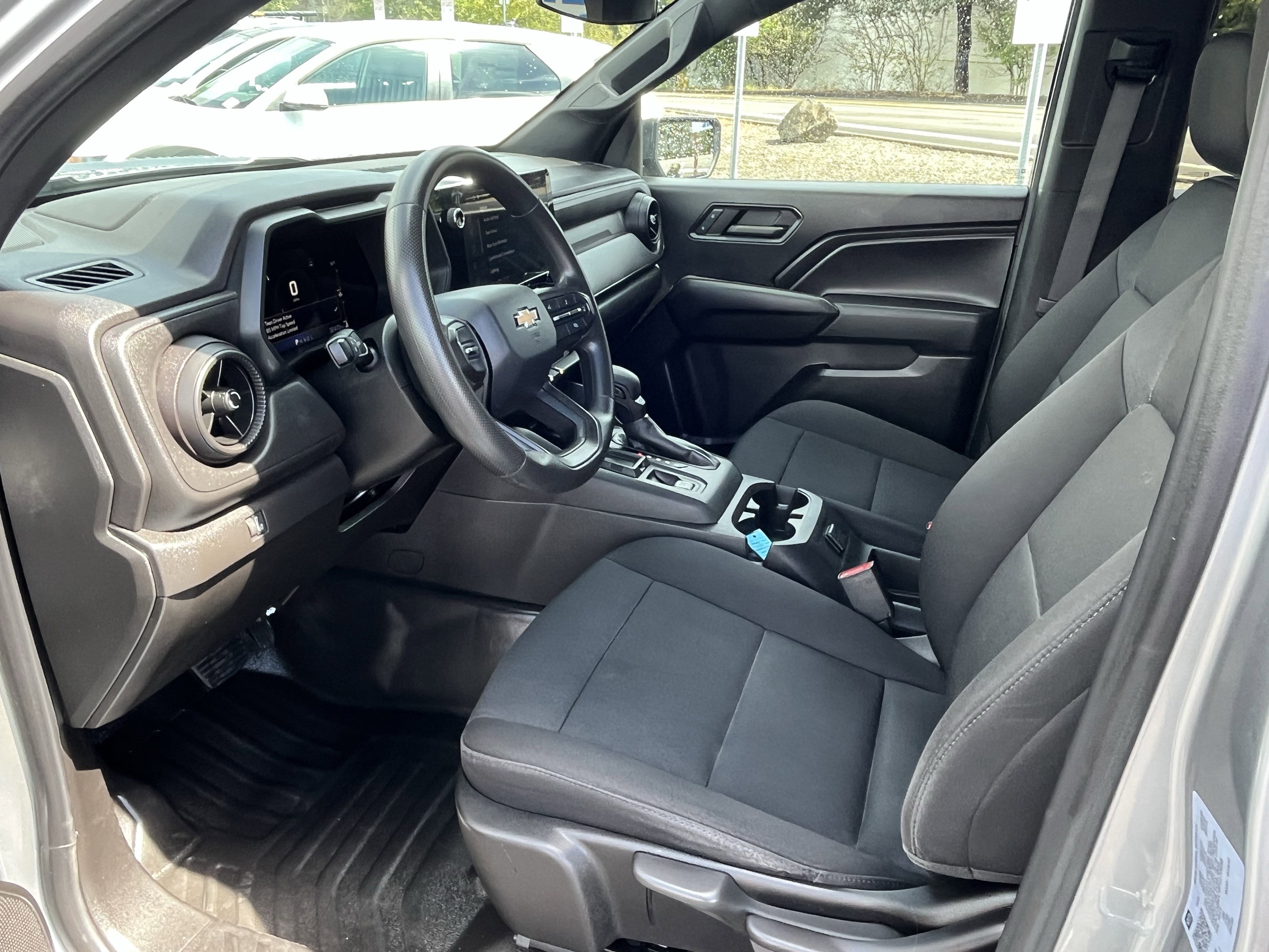 Used 2023 Chevrolet Colorado W/T image 6