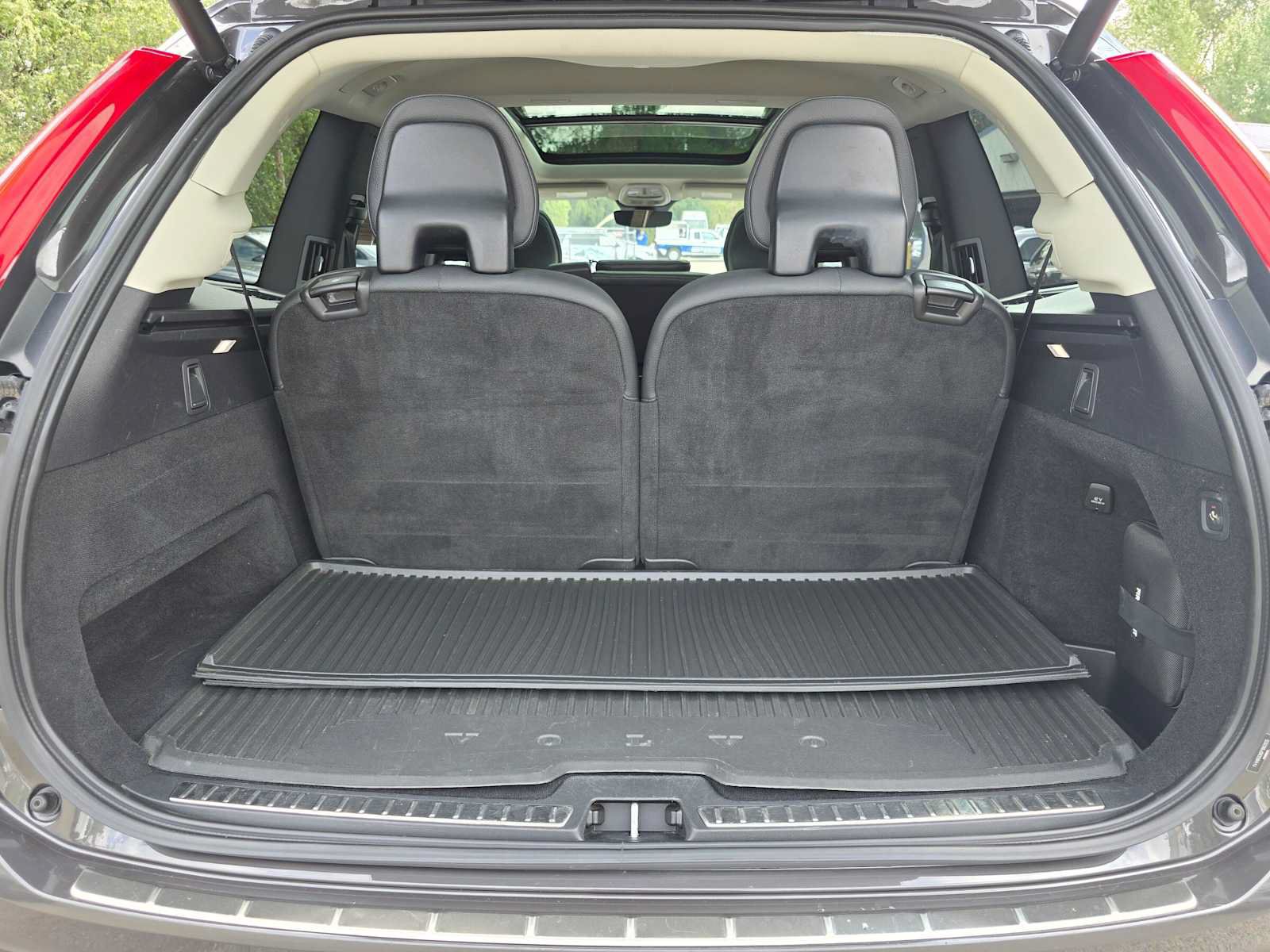 Certified 2023 Volvo XC90 T8 Plus w/ Protection Package Premier AWD/4WD image 15