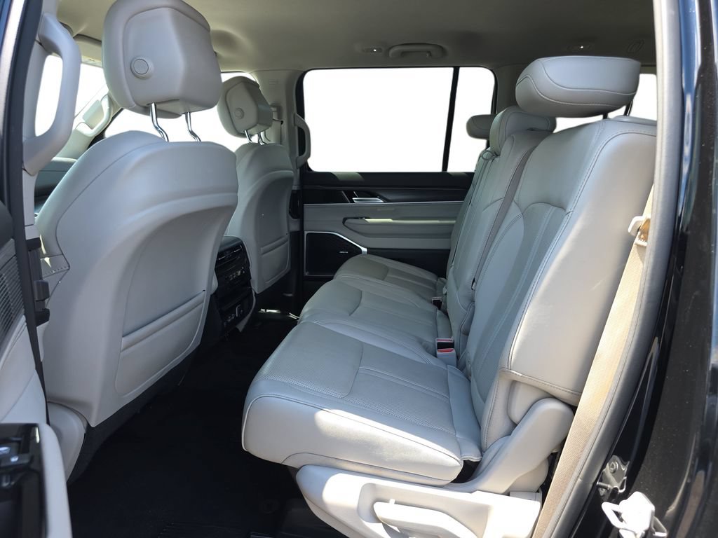 Used 2023 Jeep Wagoneer L Series III RWD image 14