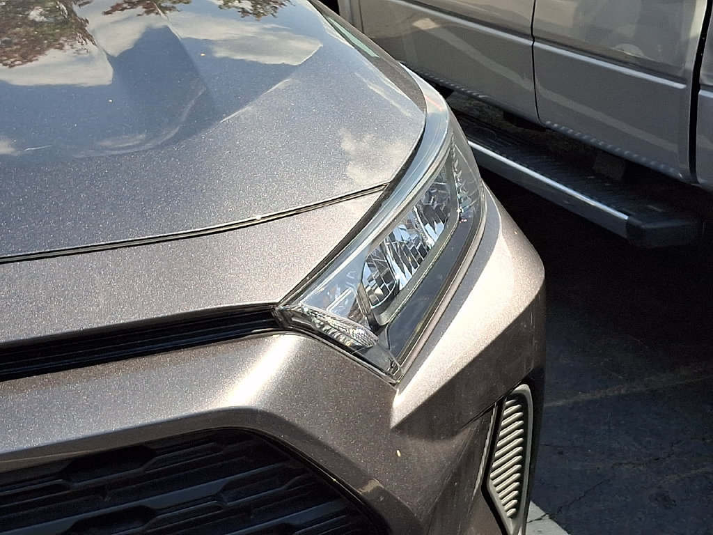Used 2022 Toyota RAV4 LE FWD image 4