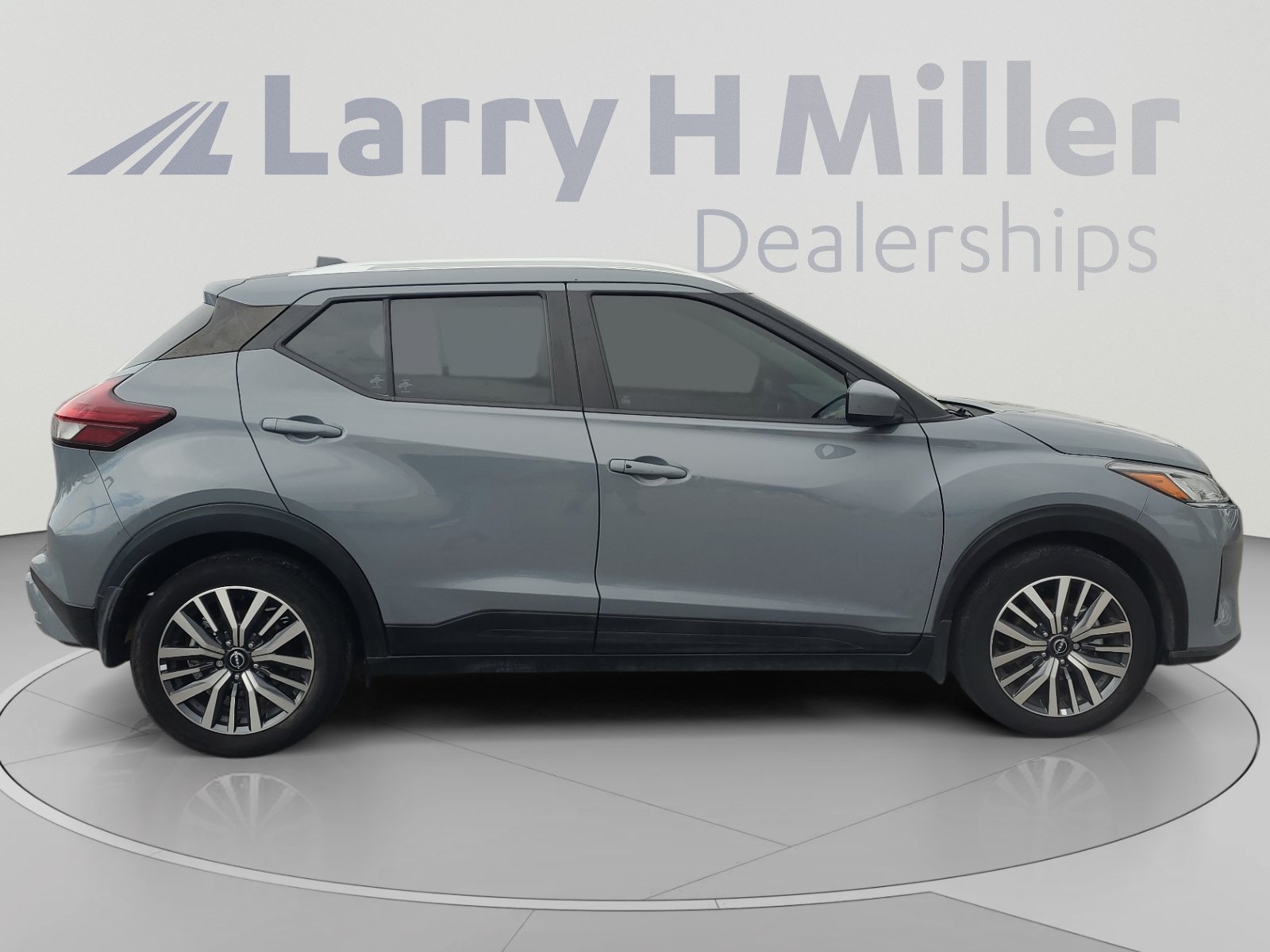Used 2024 Nissan Kicks SV FWD image 6