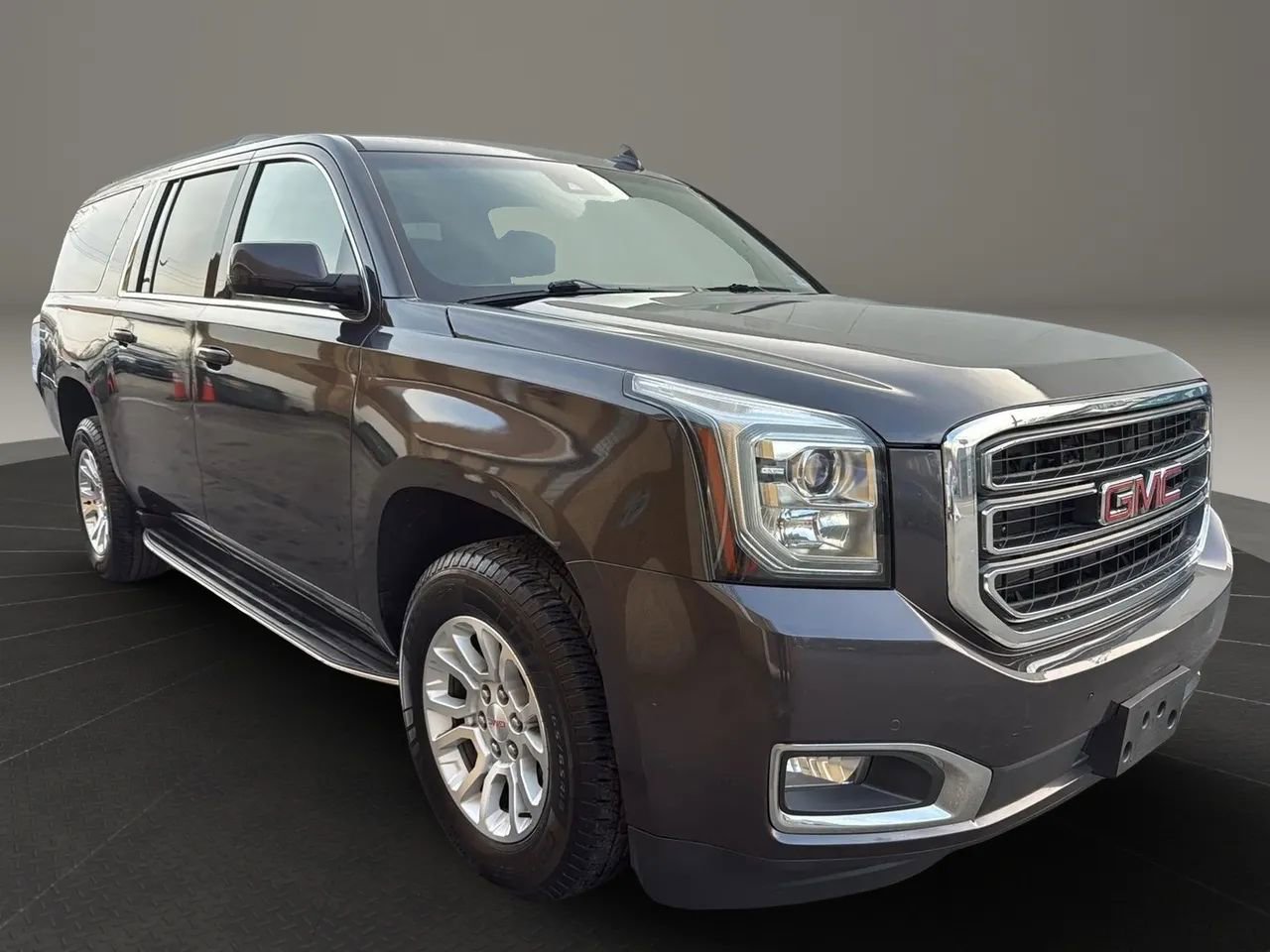 Used 2017 GMC Yukon XL SLT image 3