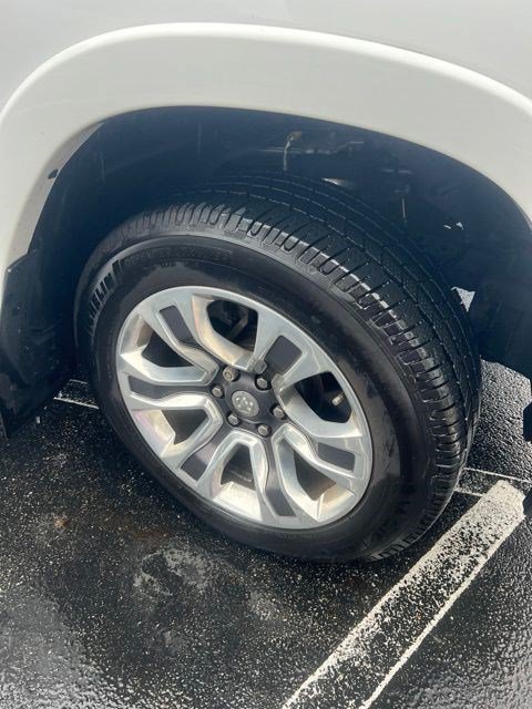 Used 2024 RAM 1500 Limited AWD/4WD image 4