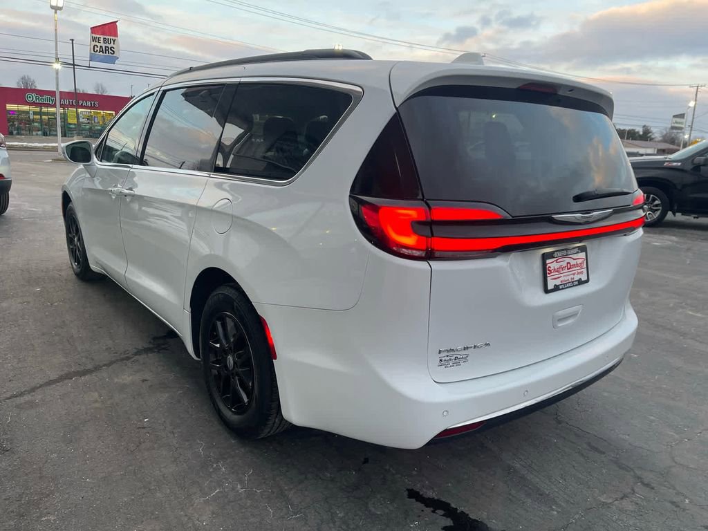 Used 2022 Chrysler Pacifica Touring-L FWD image 5