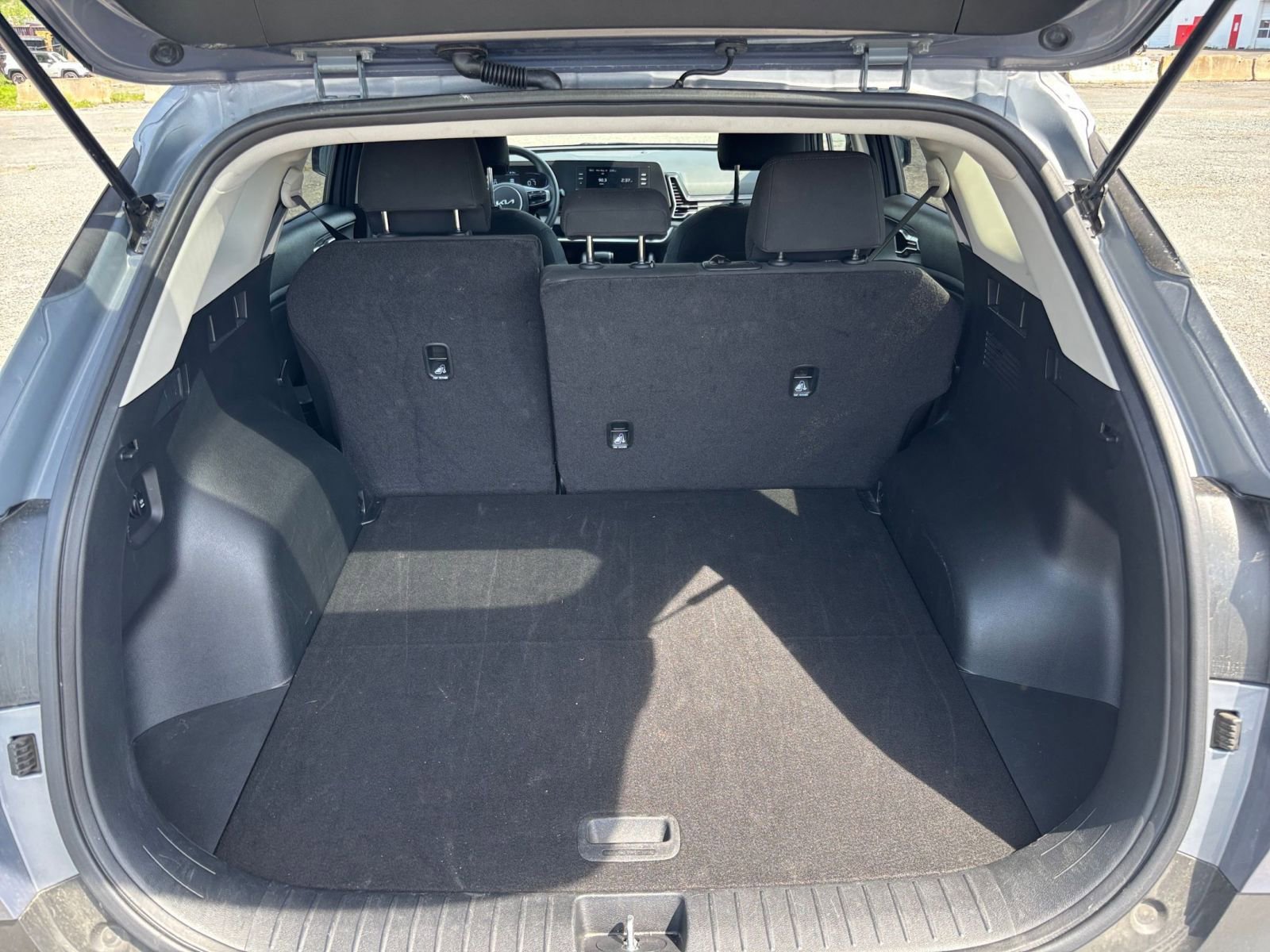 Used 2025 Kia Sportage LX FWD image 27