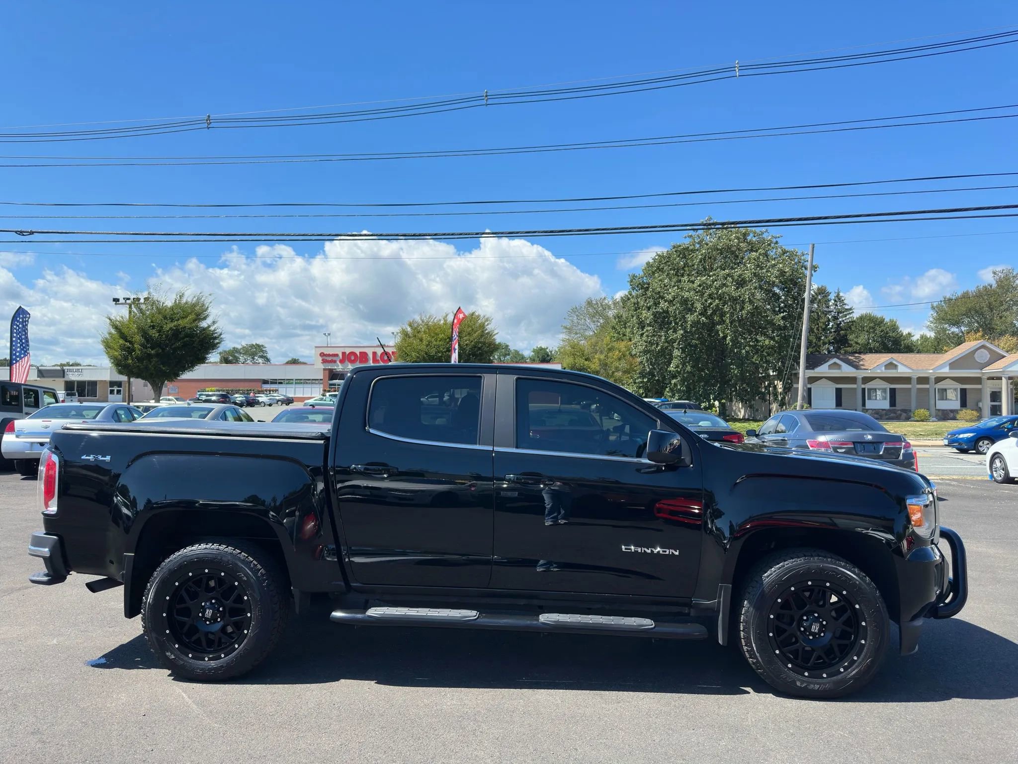 Used 2018 GMC Canyon SLE w/ SLE Convenience Package image 10