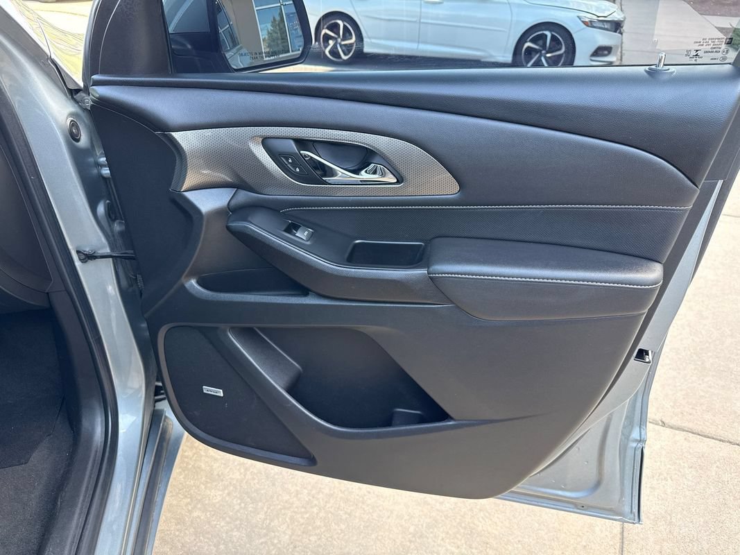 Used 2023 Chevrolet Traverse Premier AWD/4WD image 16