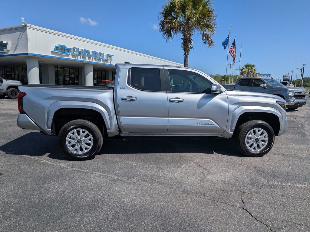 Used 2025 Toyota Tacoma SR5 image 3