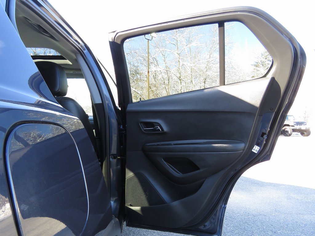 Used 2018 Chevrolet Trax LT w/ Sun & Sound Package image 15