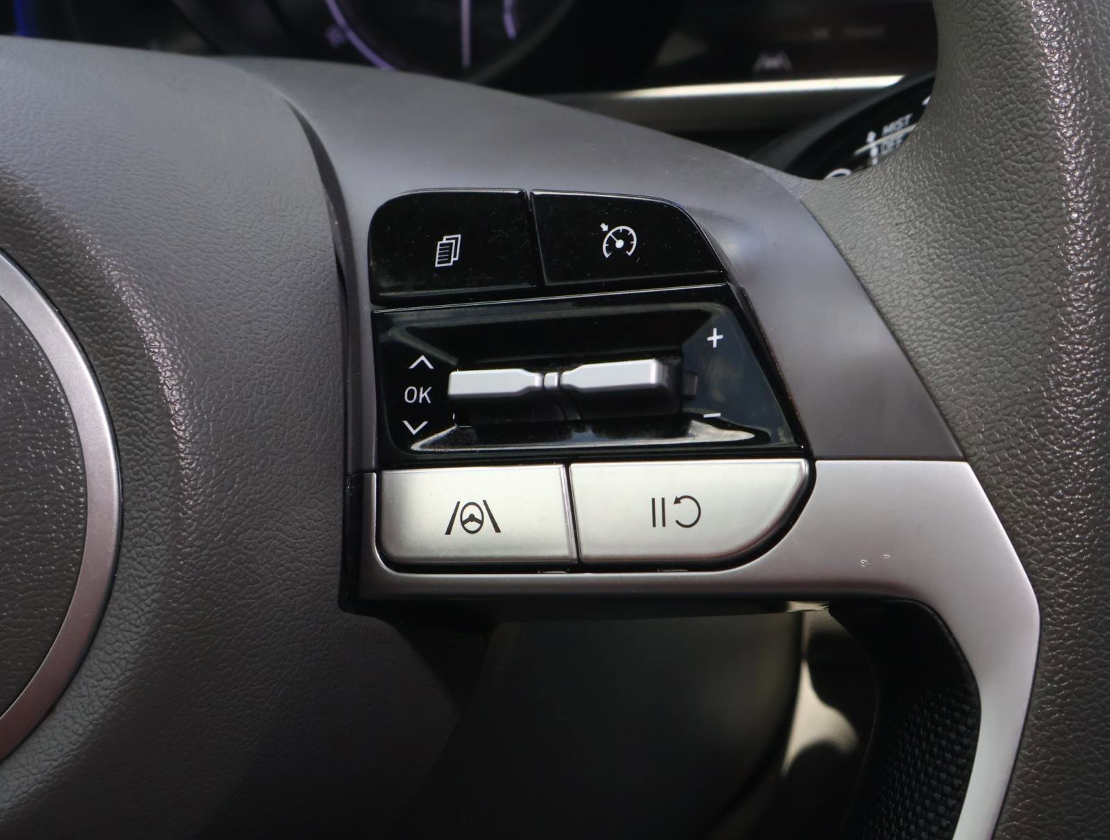 Used 2023 Hyundai Elantra Blue image 22