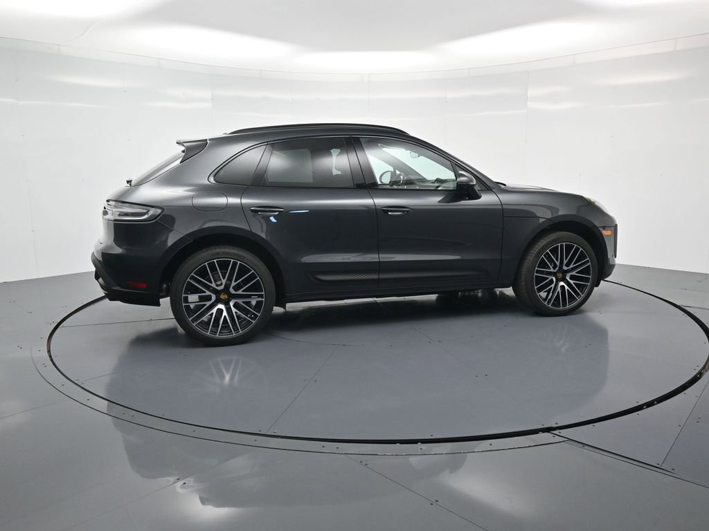 Certified 2026 Porsche Macan image 31