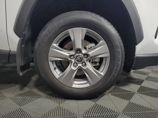 Used 2025 Toyota RAV4 XLE FWD image 9