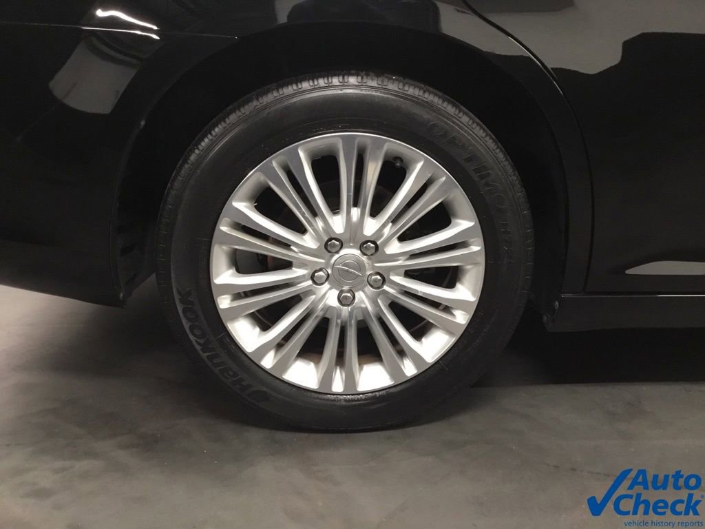 Used 2013 Chrysler 300 AWD w/ Driver Convenience Group image 19