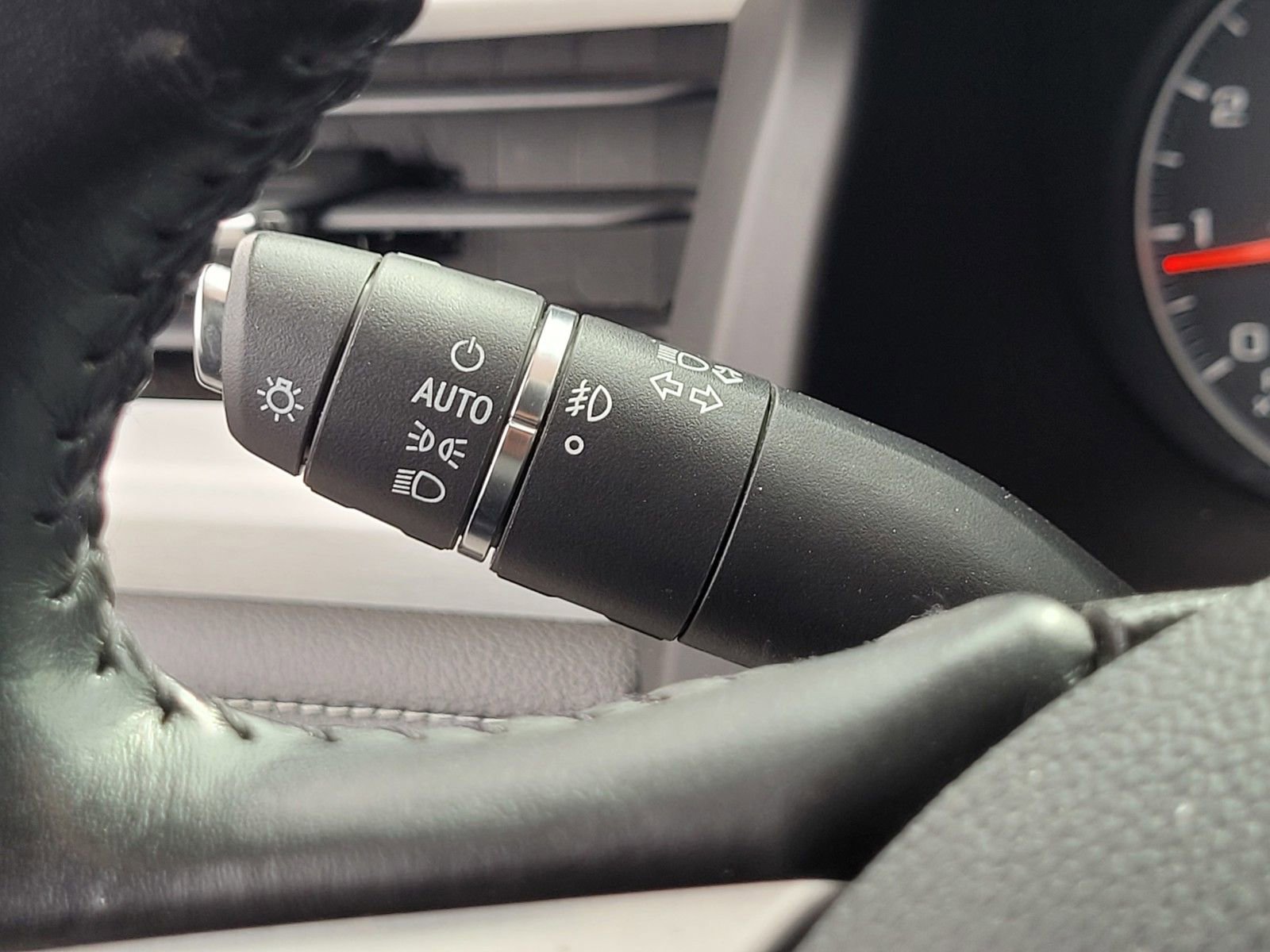 Used 2019 GMC Acadia SLE w/ Driver Alert Package I image 30