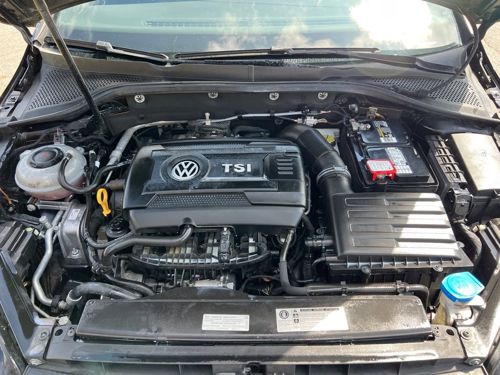 Used 2018 Volkswagen GTI SE image 11