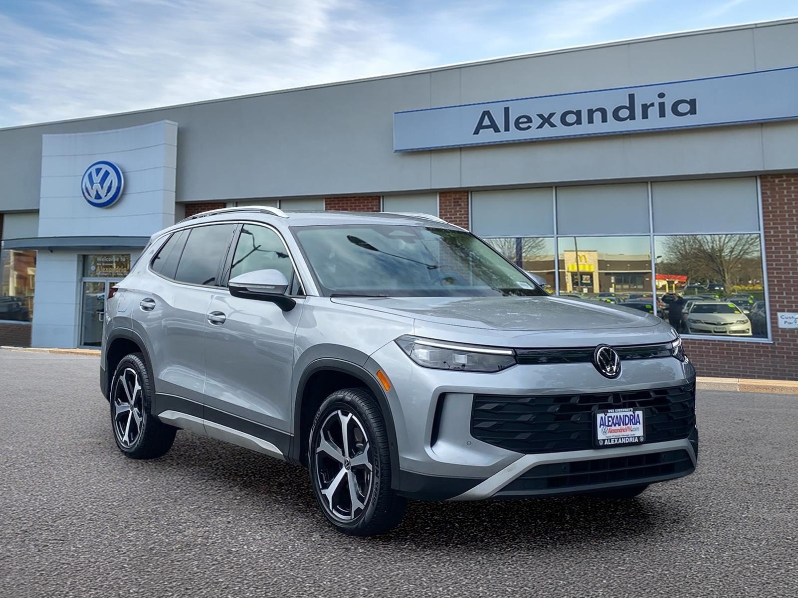 Certified 2025 Volkswagen Tiguan SE AWD/4WD image 1