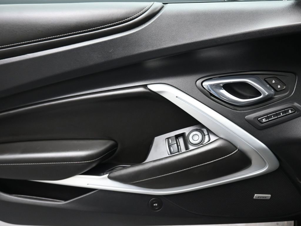 Used 2016 Chevrolet Camaro SS image 10