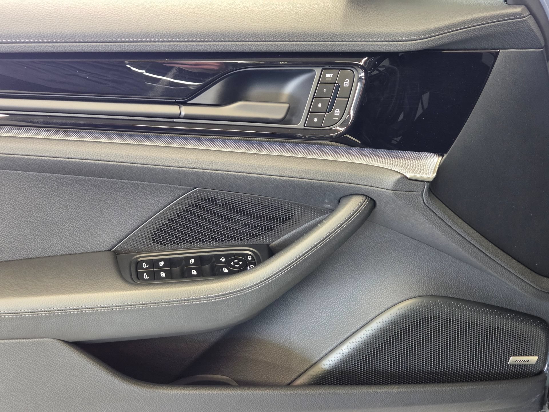 Certified 2025 Porsche Panamera image 14