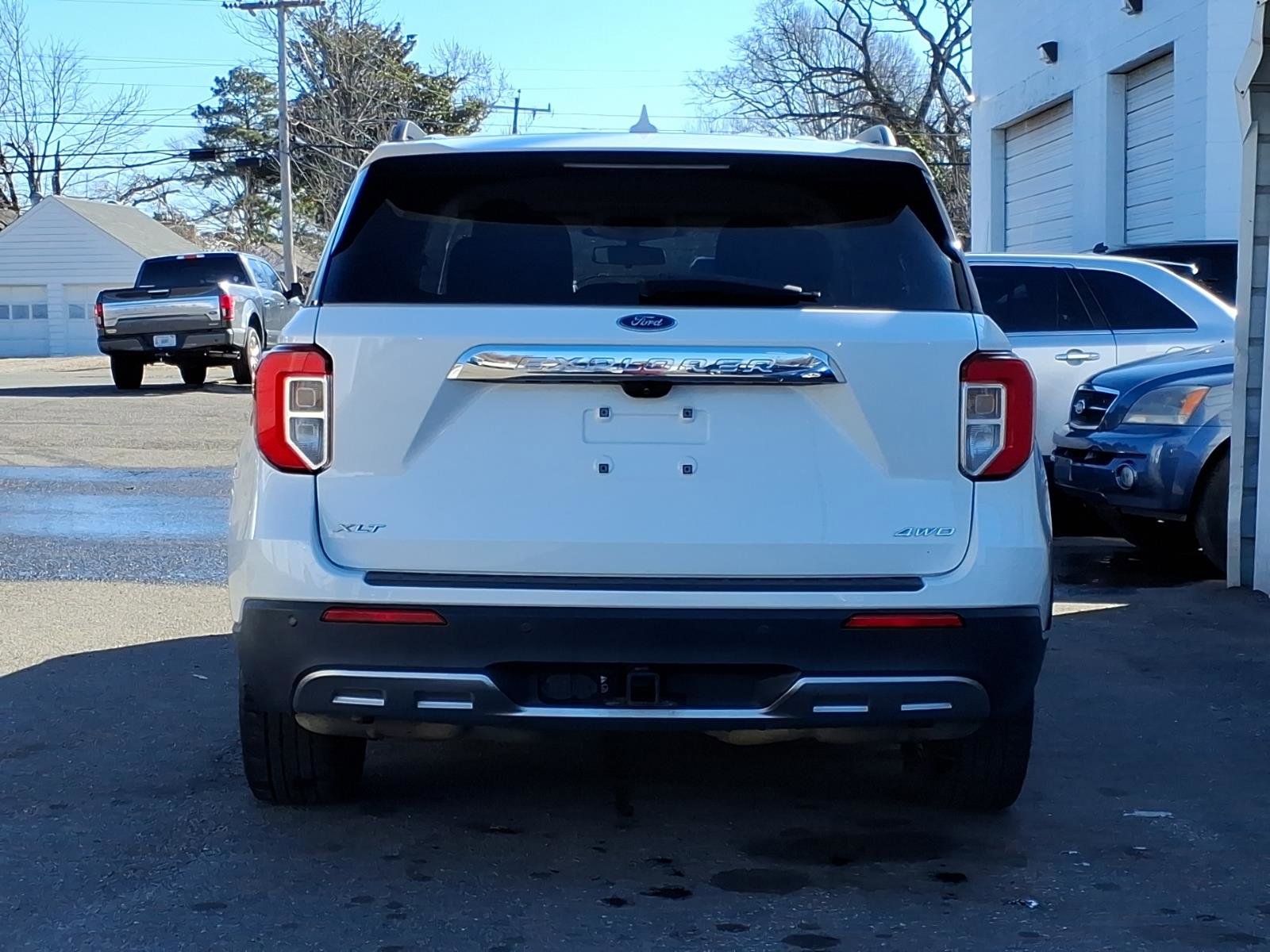Used 2021 Ford Explorer XLT w/ Equipment Group 202A image 4