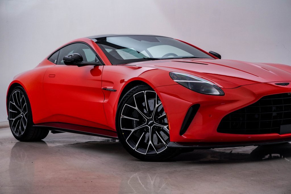 Used 2025 Aston Martin V8 Vantage Coupe image 2