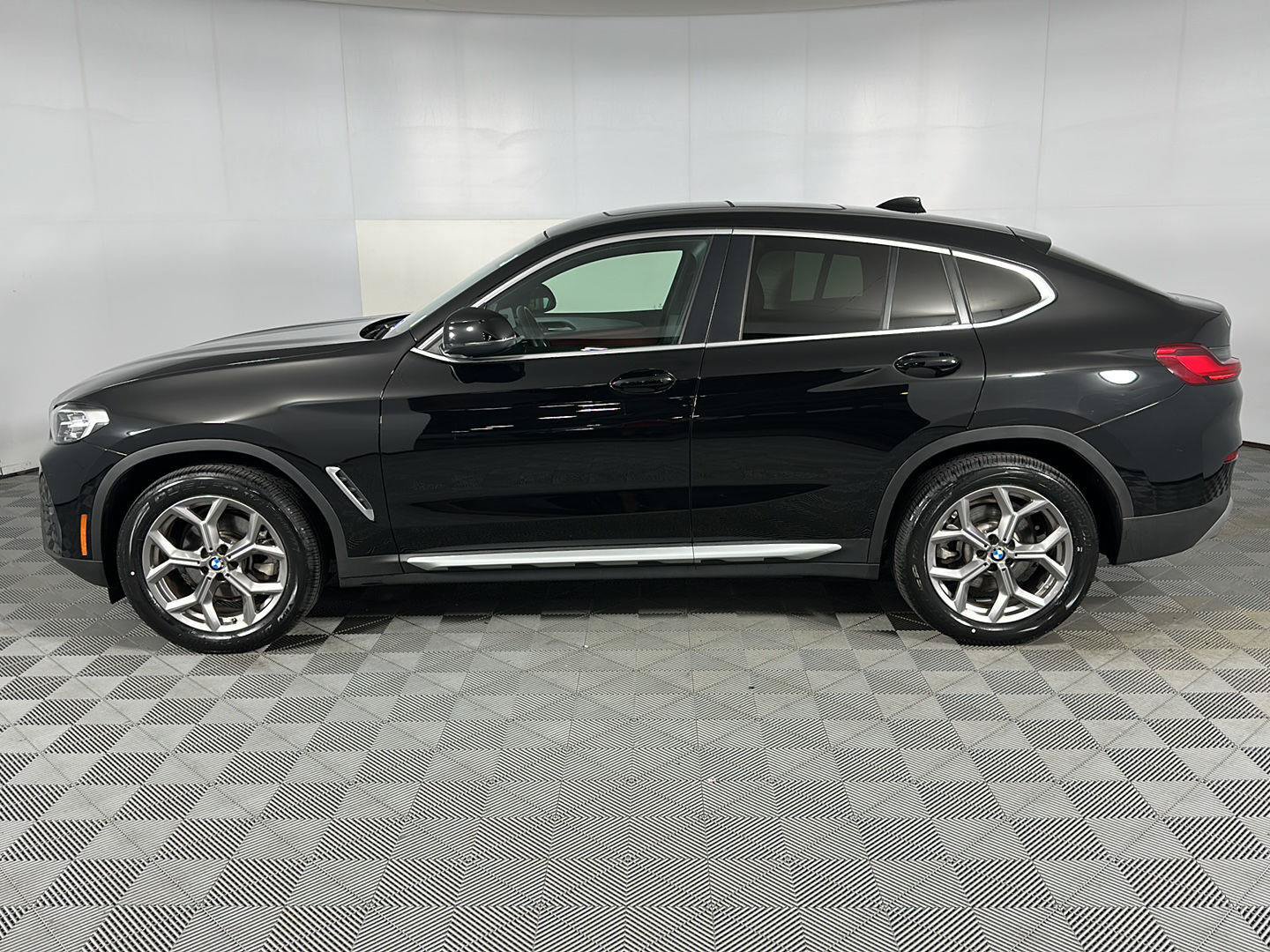 Used 2023 BMW X4 xDrive30i w/ Premium Package AWD/4WD image 9