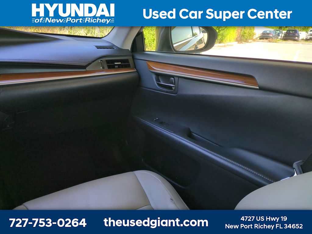 Used 2013 Lexus ES 300h w/ Premium Pkg FWD image 16