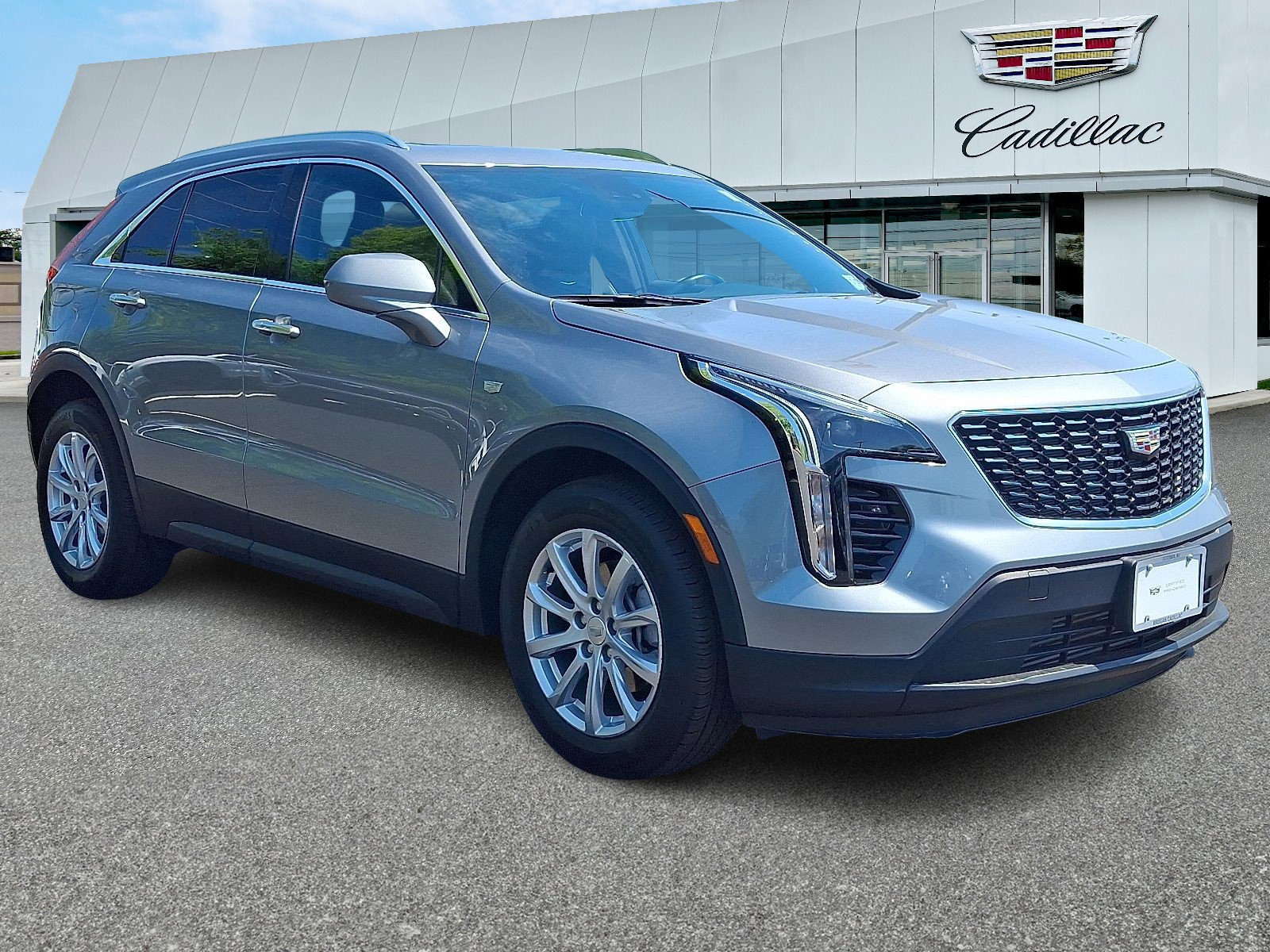 Certified 2023 Cadillac XT4 Luxury w/ Cold Weather Package AWD/4WD image 7