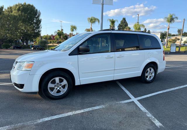 Used 2010 Dodge Grand Caravan Hero FWD image 2