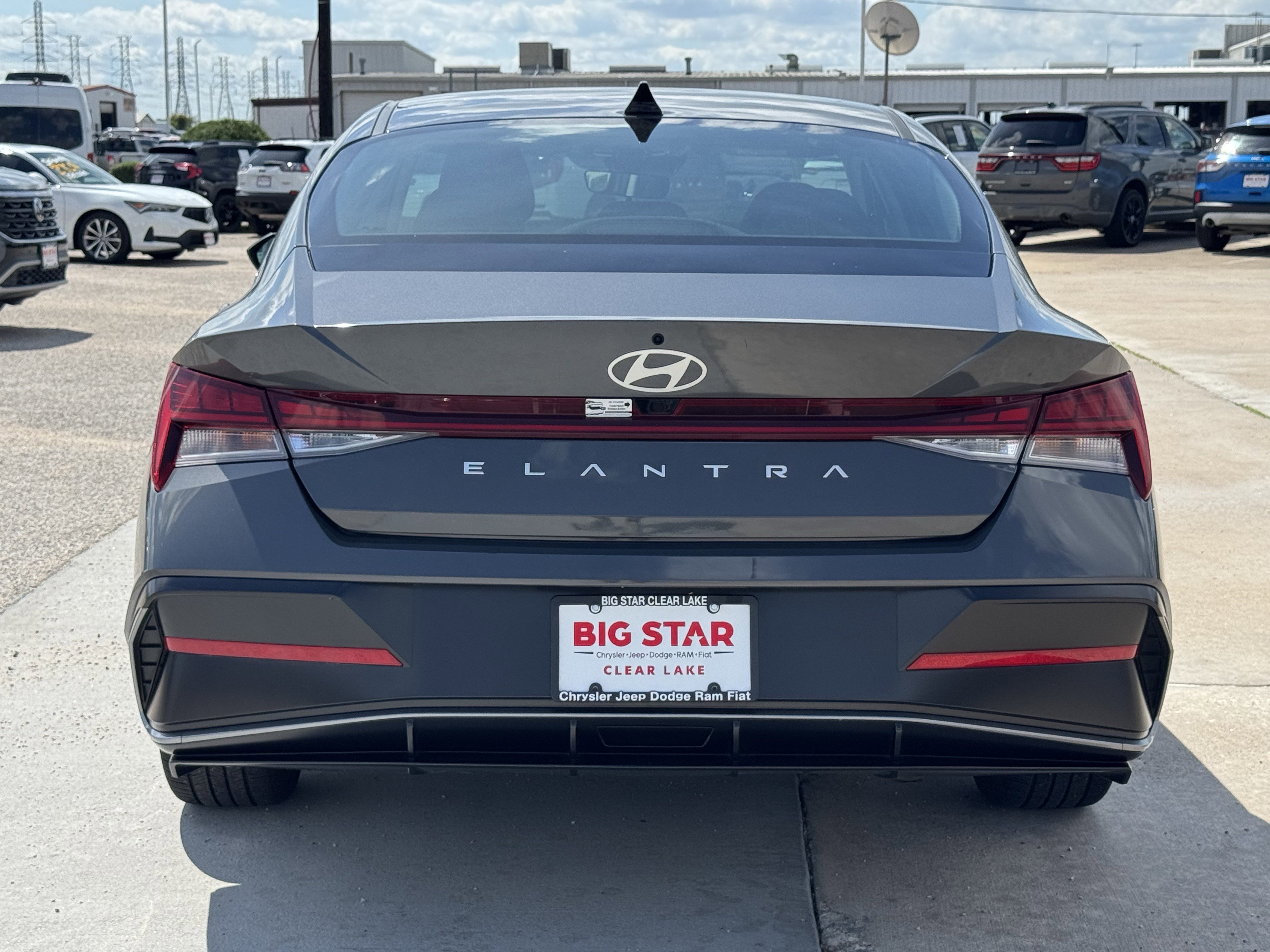 Used 2025 Hyundai Elantra SEL FWD image 10