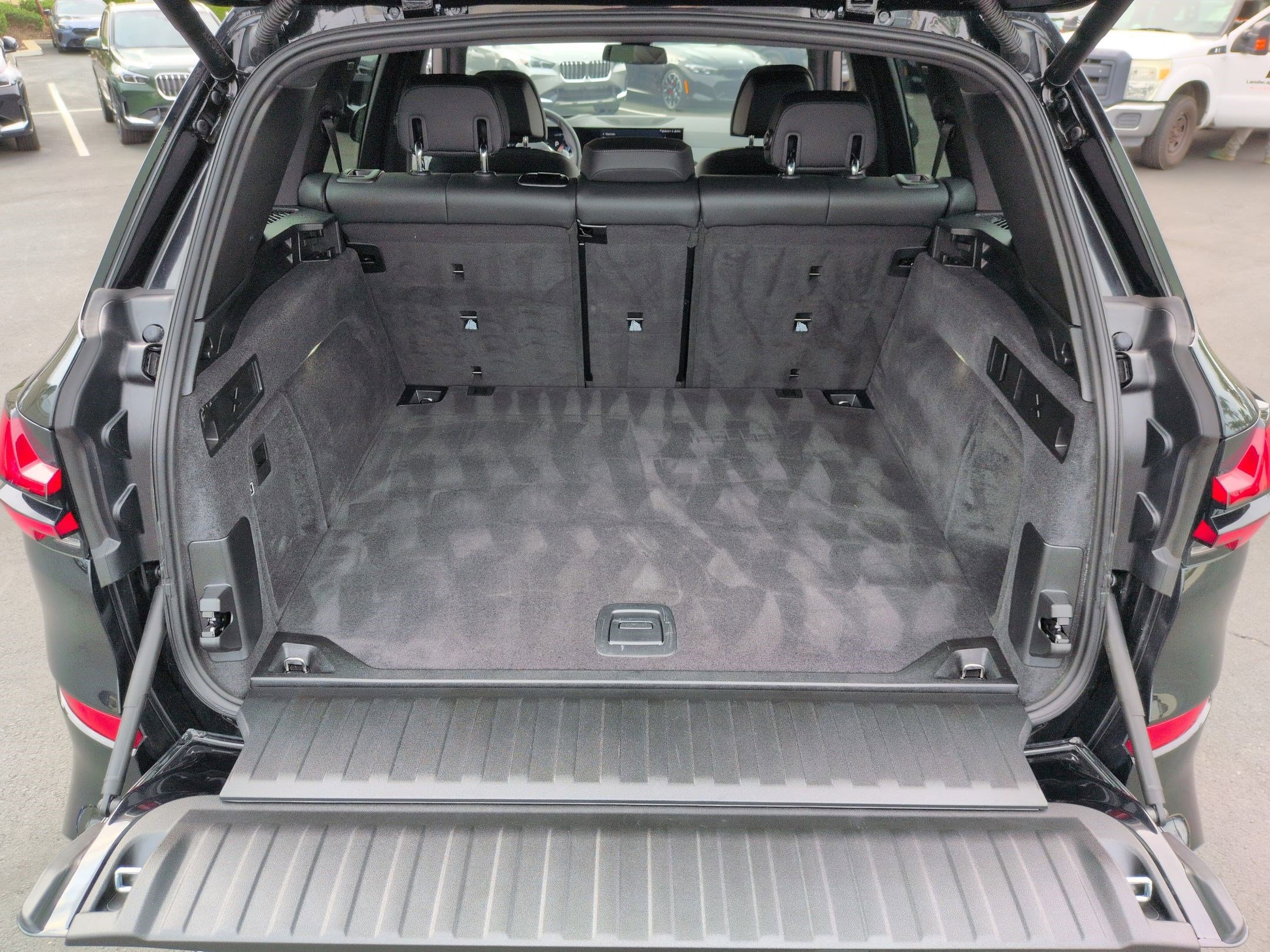 Used 2026 BMW X5 xDrive40i w/ M Sport Package AWD/4WD image 32