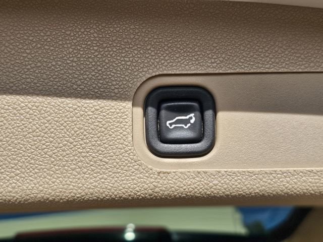 Used 2013 GMC Yukon XL Denali image 32