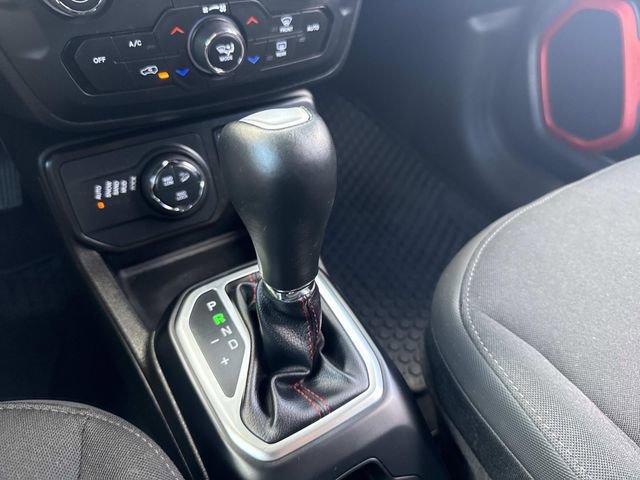 Used 2023 Jeep Renegade Trailhawk AWD/4WD image 28