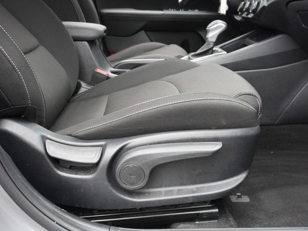 Used 2022 Kia Forte LXS FWD image 17