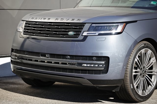 New 2025 Land Rover Range Rover SE image 2
