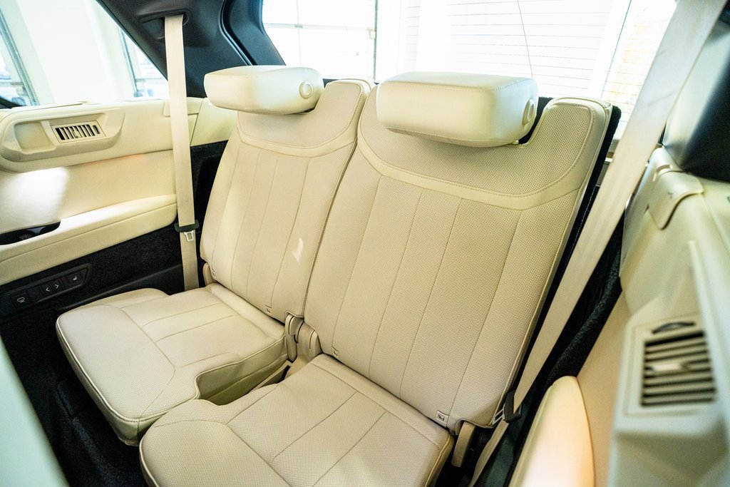 Used 2023 Land Rover Range Rover Long Wheelbase SE image 60