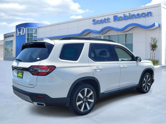 Certified 2025 Honda Pilot Touring image 4